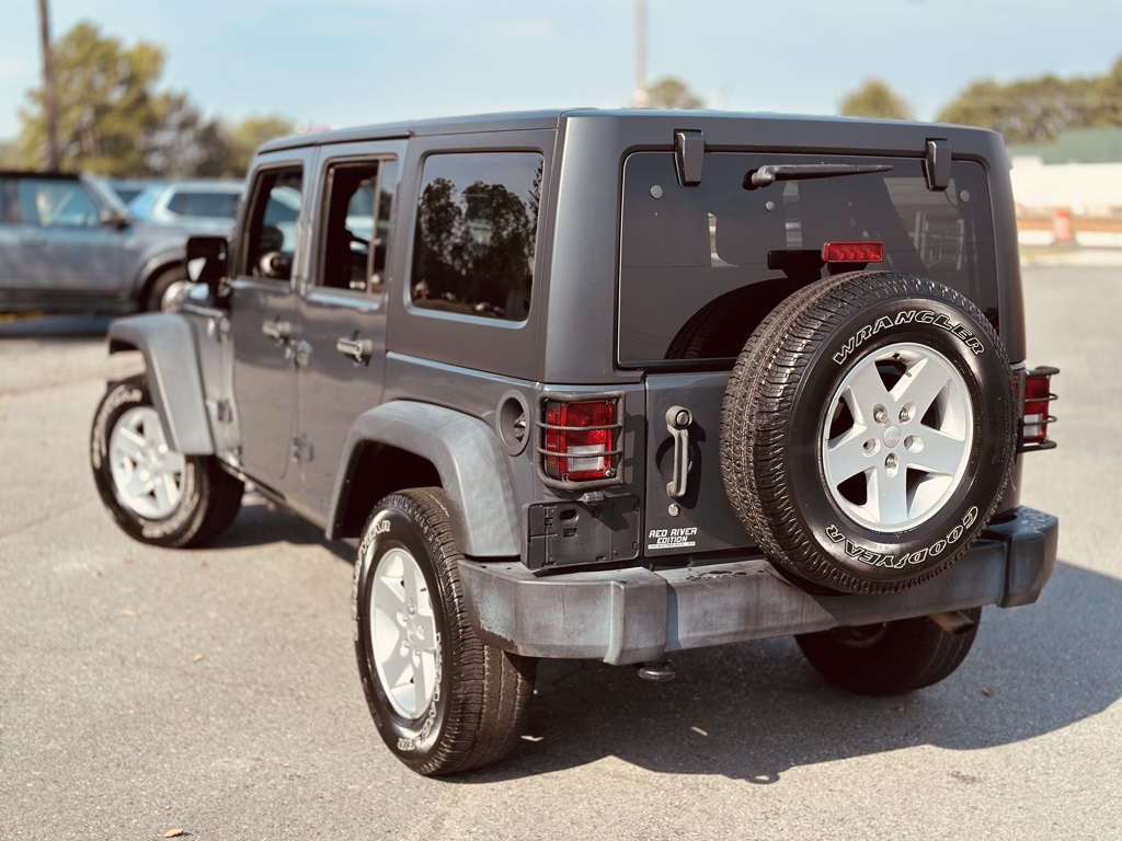 2017 Jeep Wrangler Unlimited Sport photo 3