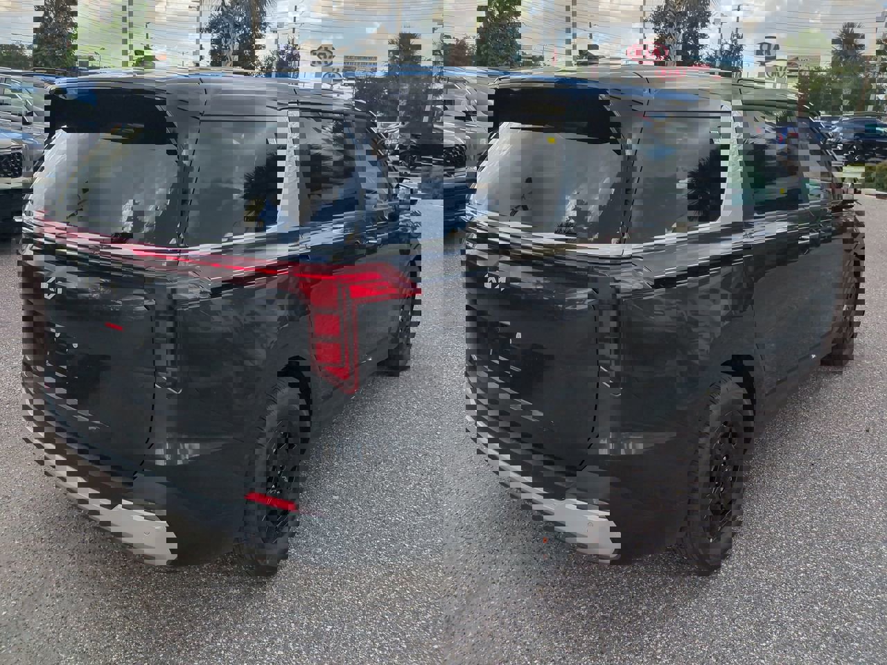 2026 Kia Carnival LX photo 4