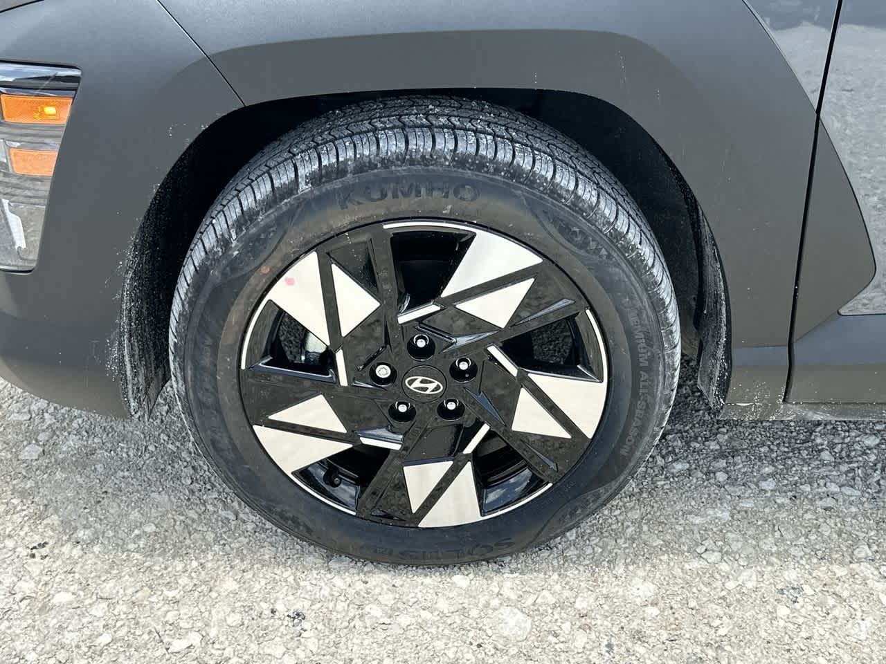 2025 Hyundai Kona SEL photo 11