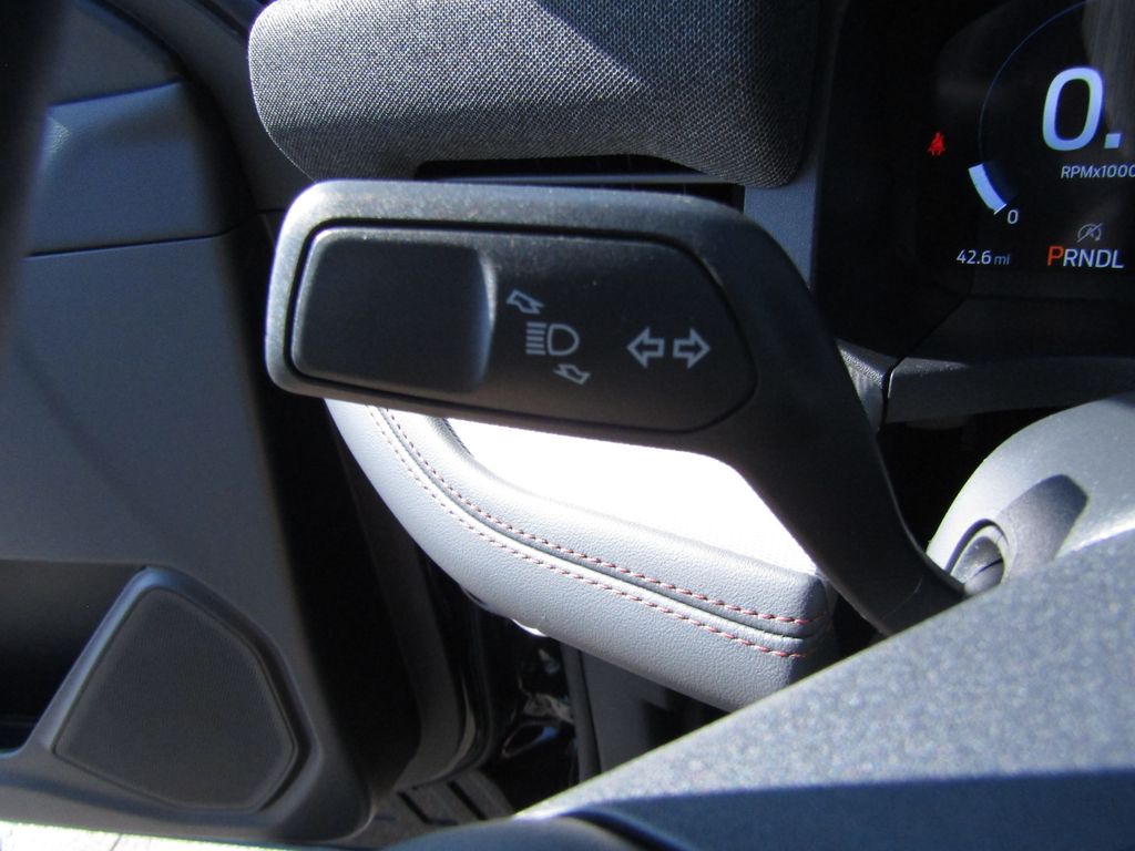 2025 Ford Explorer photo 20