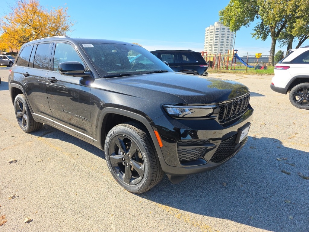 2025 Jeep Grand Cherokee Altitude's photo
