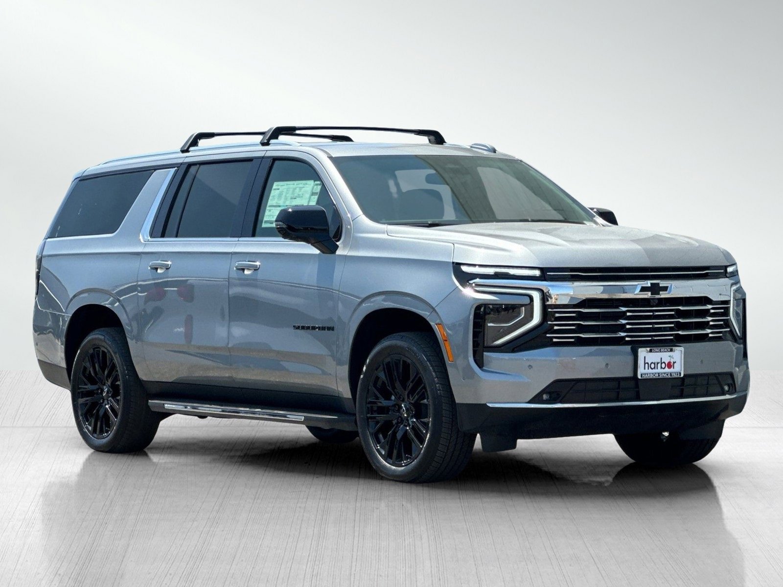 2025 Chevrolet Suburban Premier photo 2