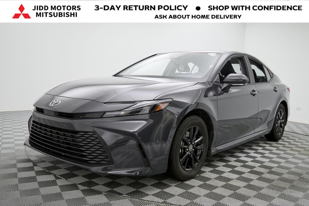 2025 Toyota Camry LE's photo