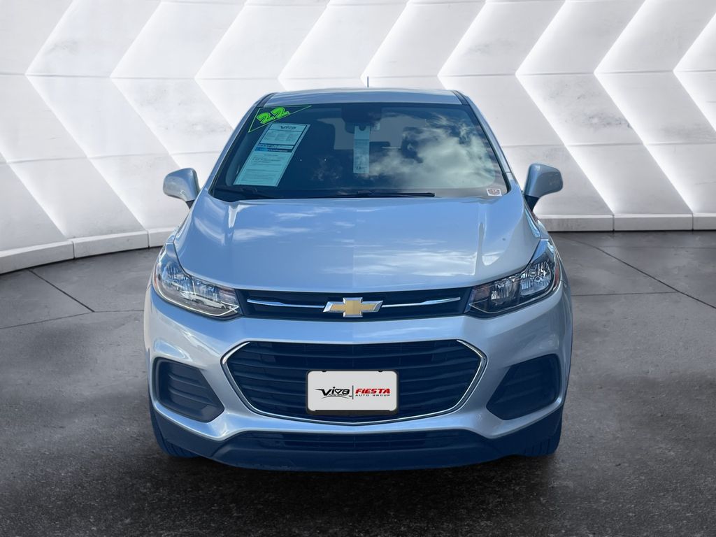 2022 Chevrolet Trax LS photo 2