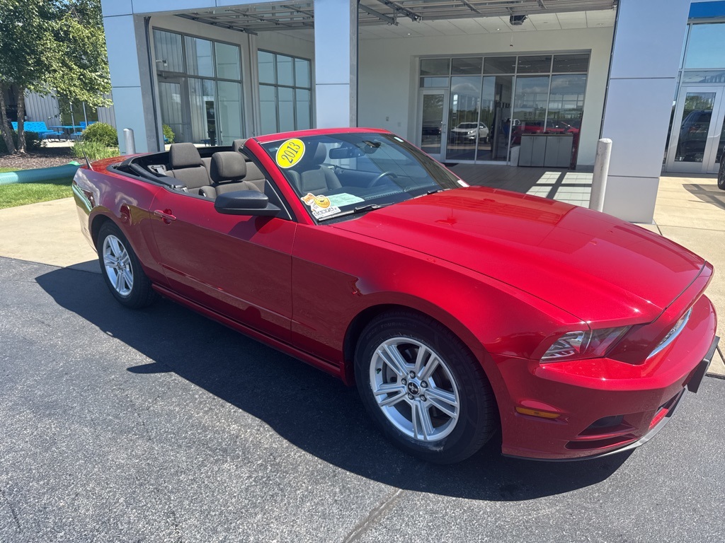 2013 Ford Mustang V6 Convertible photo 12