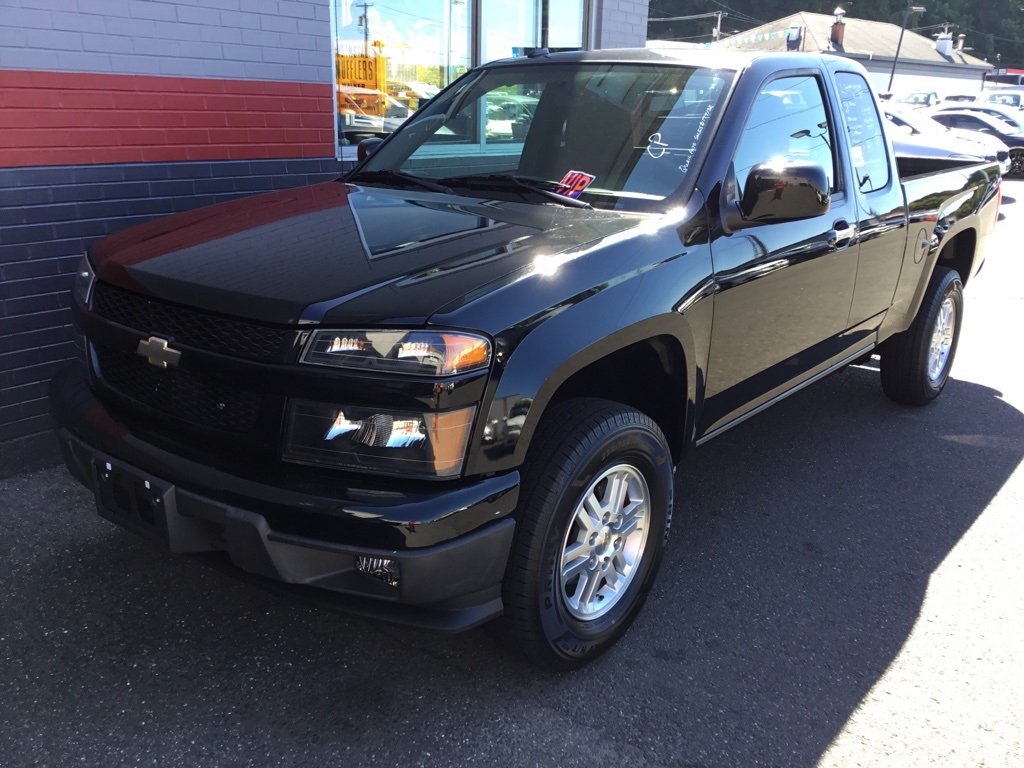 2011 Chevrolet Colorado photo 3