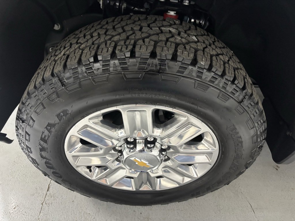 2025 Chevrolet Silverado 3500HD High Country photo 3