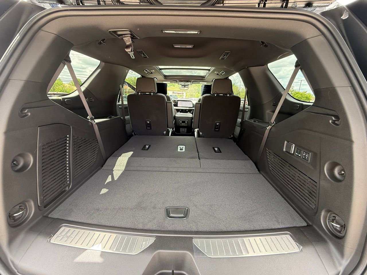 2025 Chevrolet Tahoe Premier photo 33