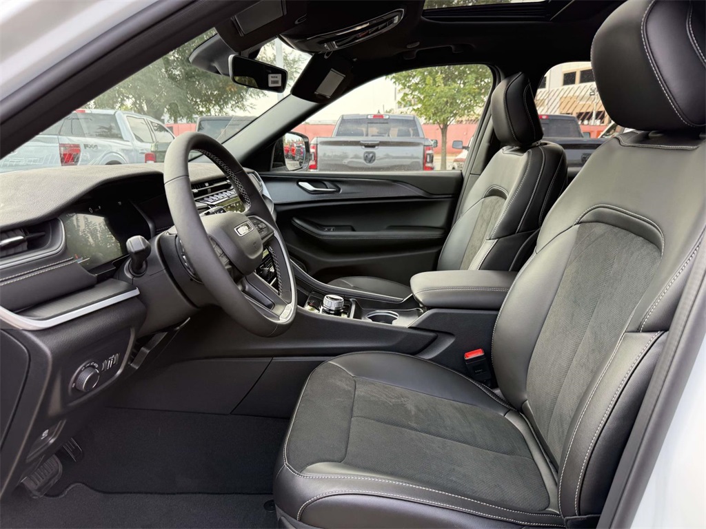 2025 Jeep Grand Cherokee Altitude X photo 12