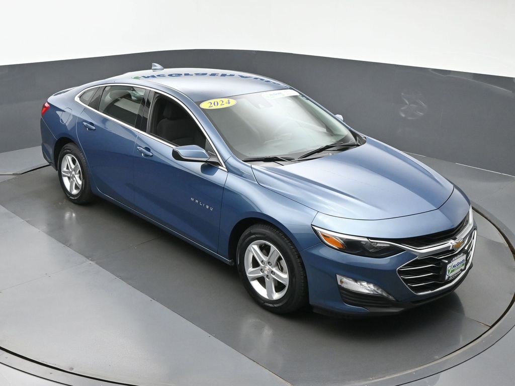 2024 Chevrolet Malibu 1LT photo 2