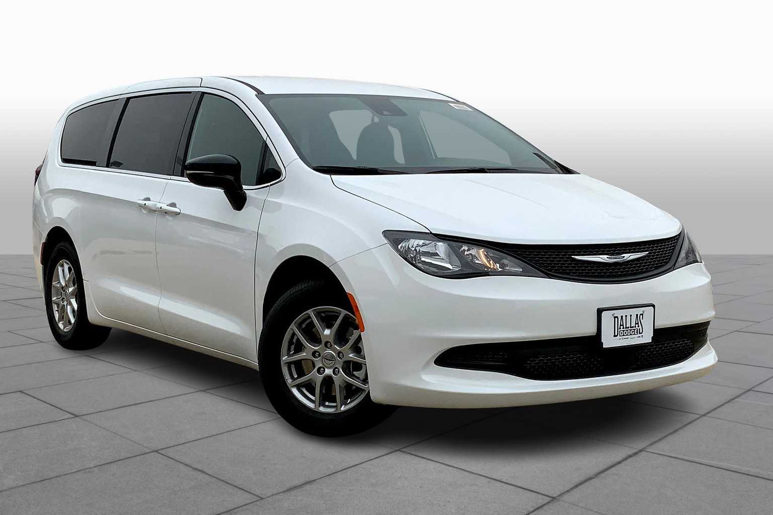2025 Chrysler Voyager LX photo 2