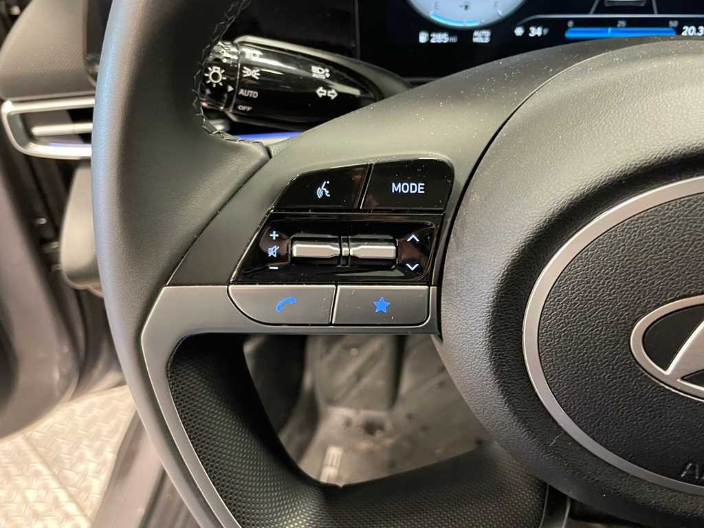 2024 Hyundai Elantra SEL Convenience photo 25