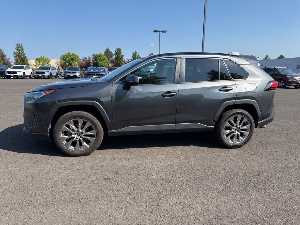 2021 Toyota RAV4 XLE Premium photo 3