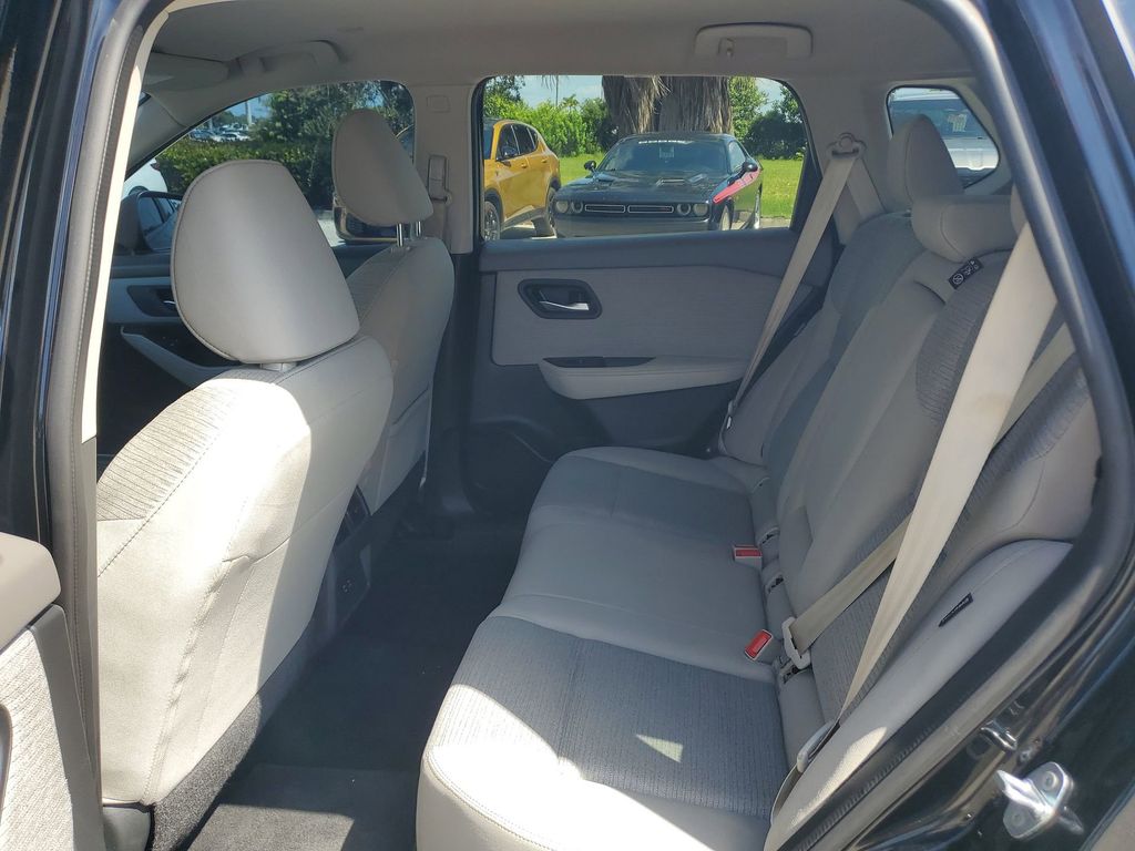 2023 Nissan Rogue SV photo 23
