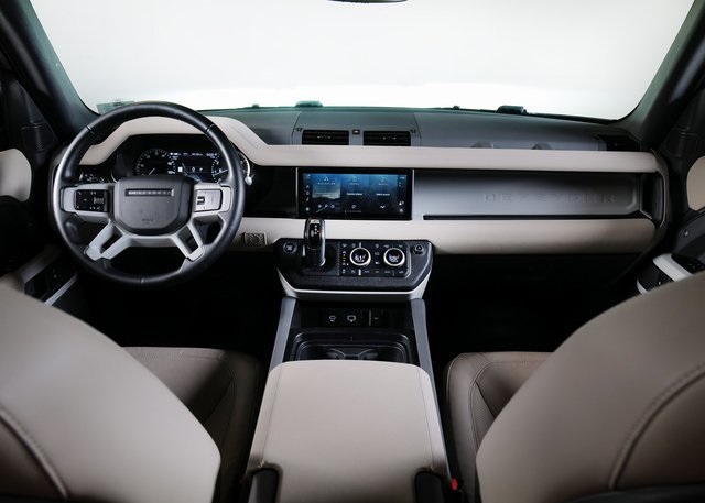2023 Land Rover Defender 110 SE photo 3