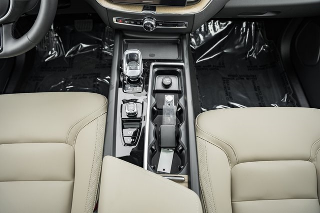 2026 Volvo XC60 B5 Hybrid photo 25