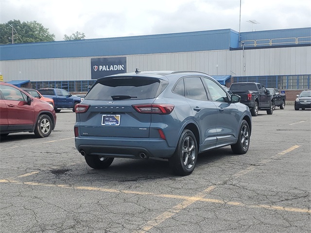 2023 Ford Escape ST-Line photo 4