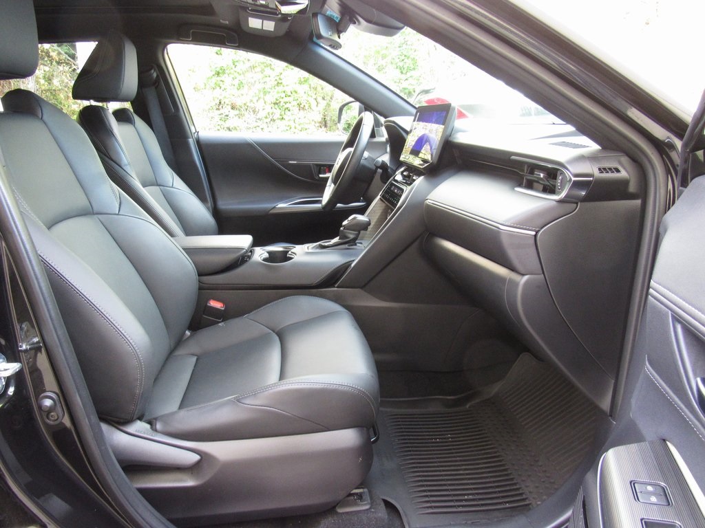2024 Toyota Venza photo 13
