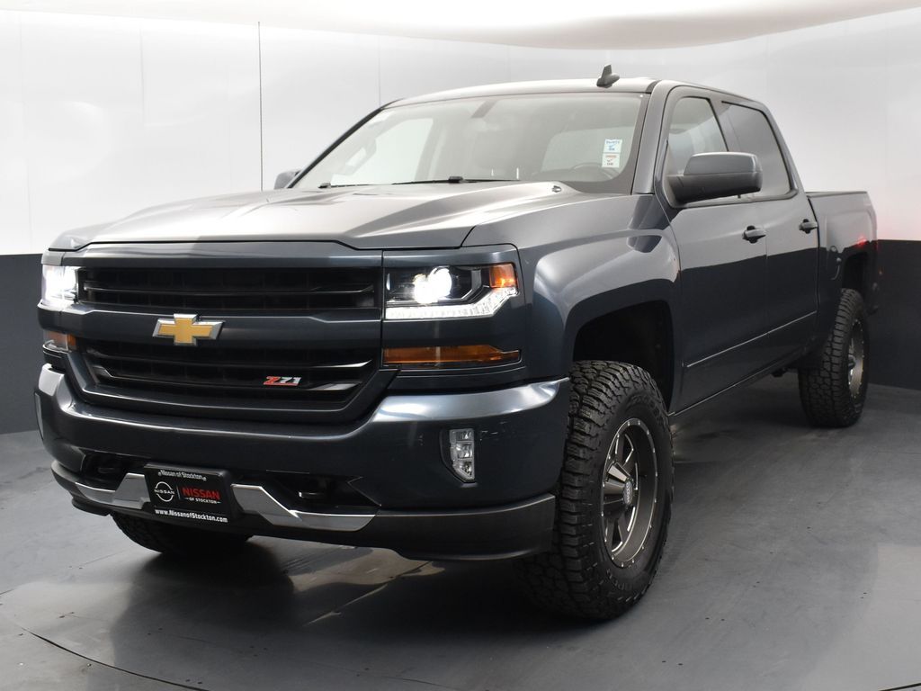 2017 Chevrolet Silverado 1500 LT photo 3