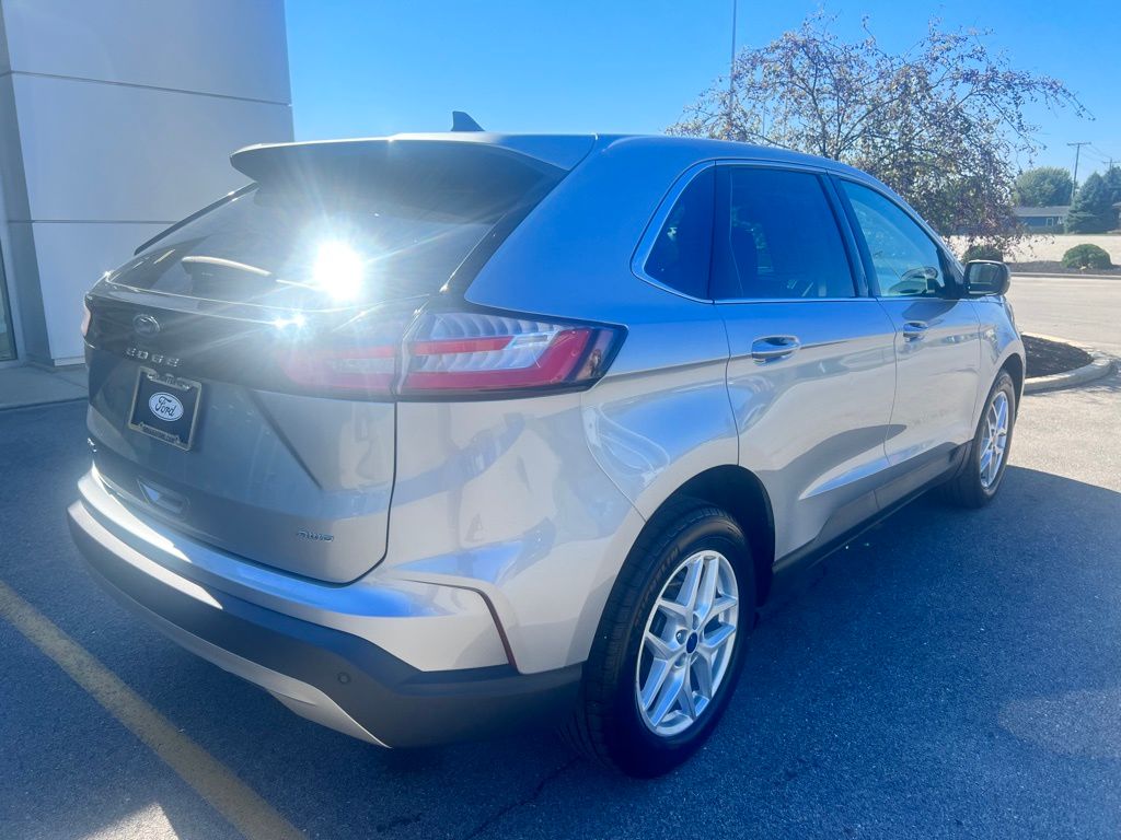 2022 Ford Edge SEL photo 35
