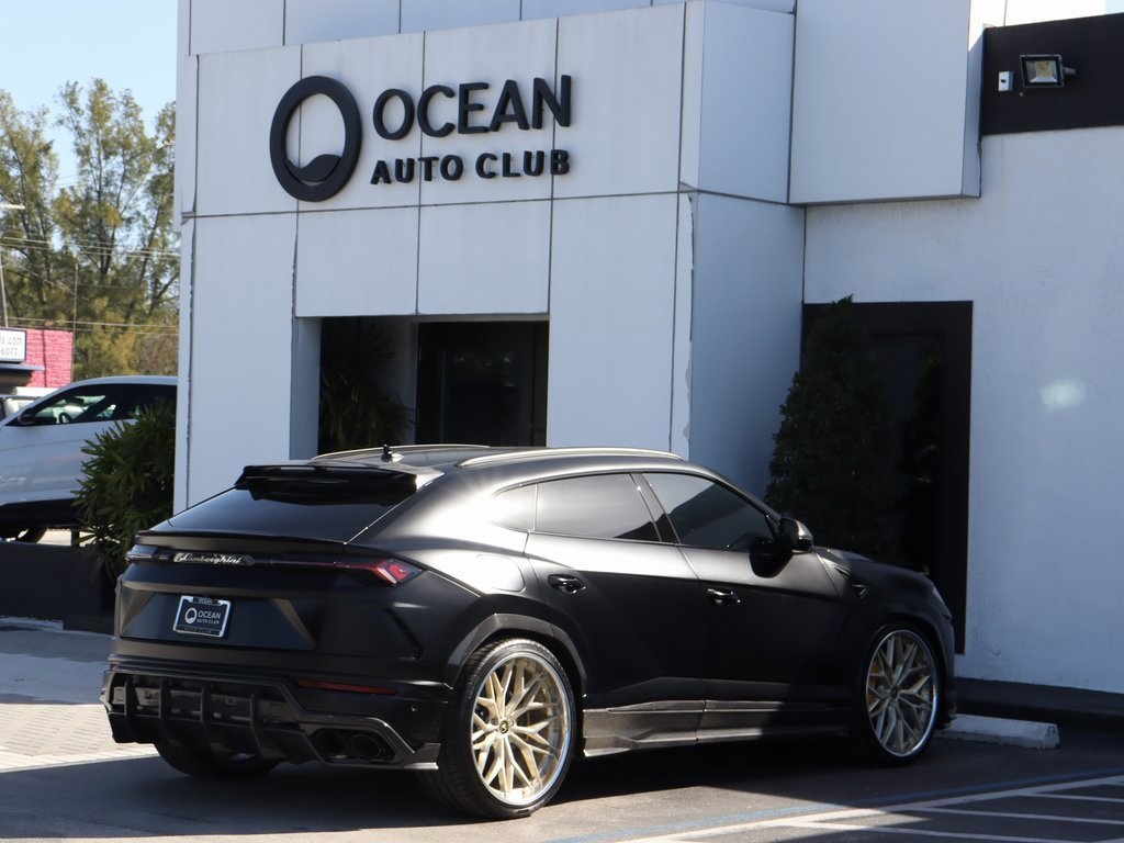 2022 Lamborghini Urus photo 4