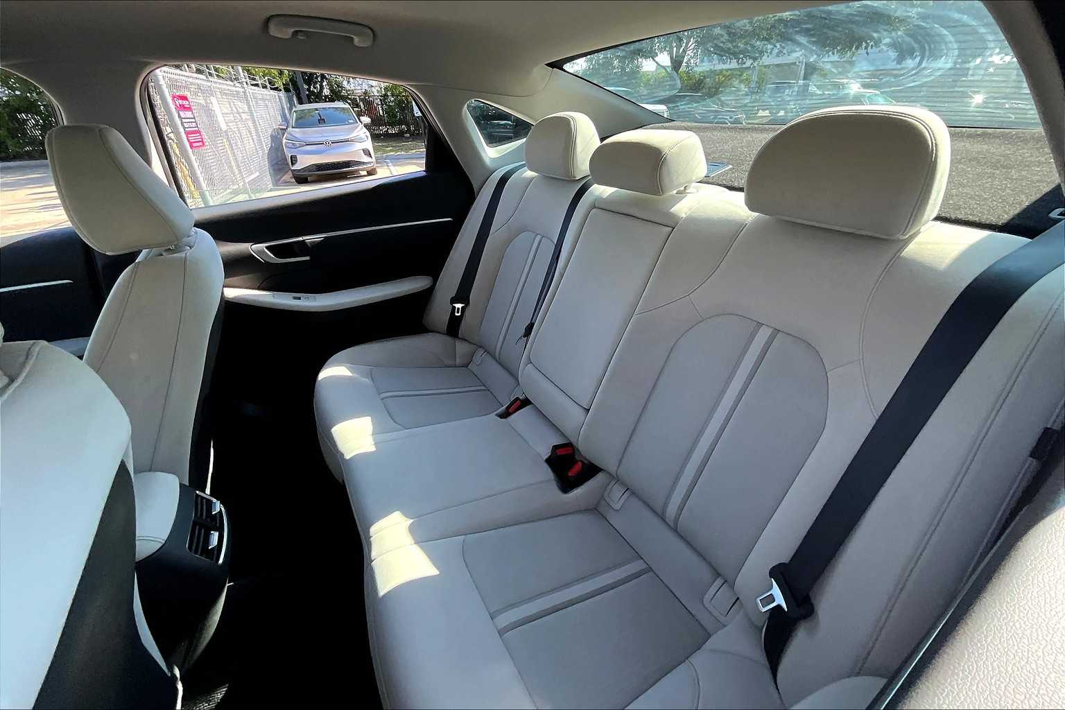 2024 Hyundai Sonata Hybrid SEL photo 17