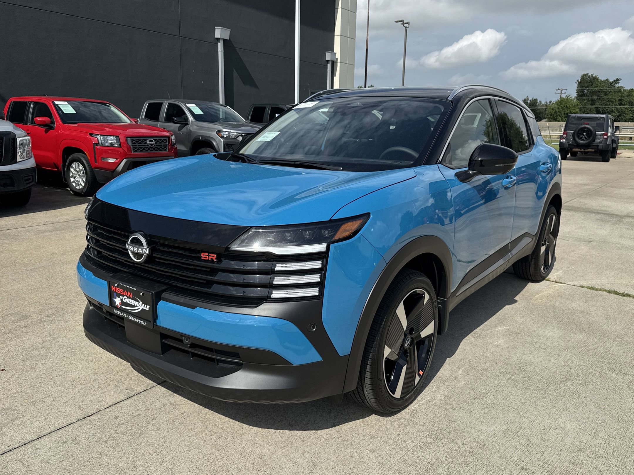 2025 Nissan Kicks SR photo 2