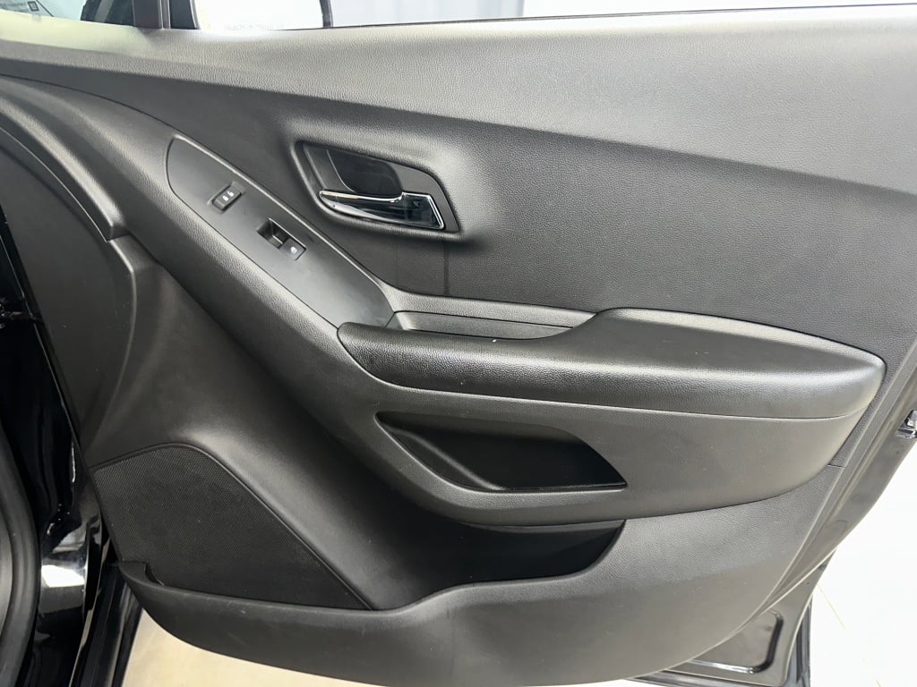2022 Chevrolet Trax LS photo 22