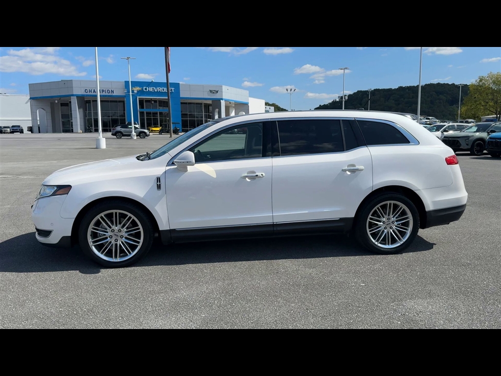2019 Lincoln MKT photo 4