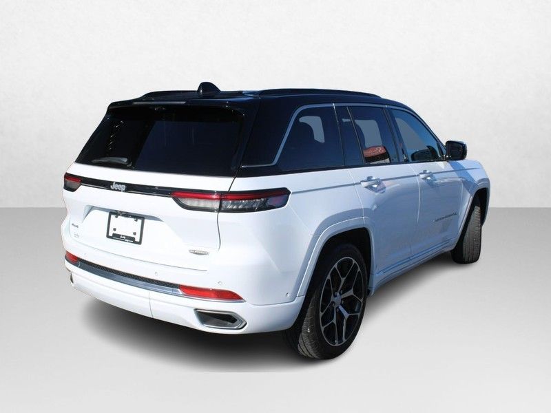 2024 Jeep Grand Cherokee Summit Reserve photo 3