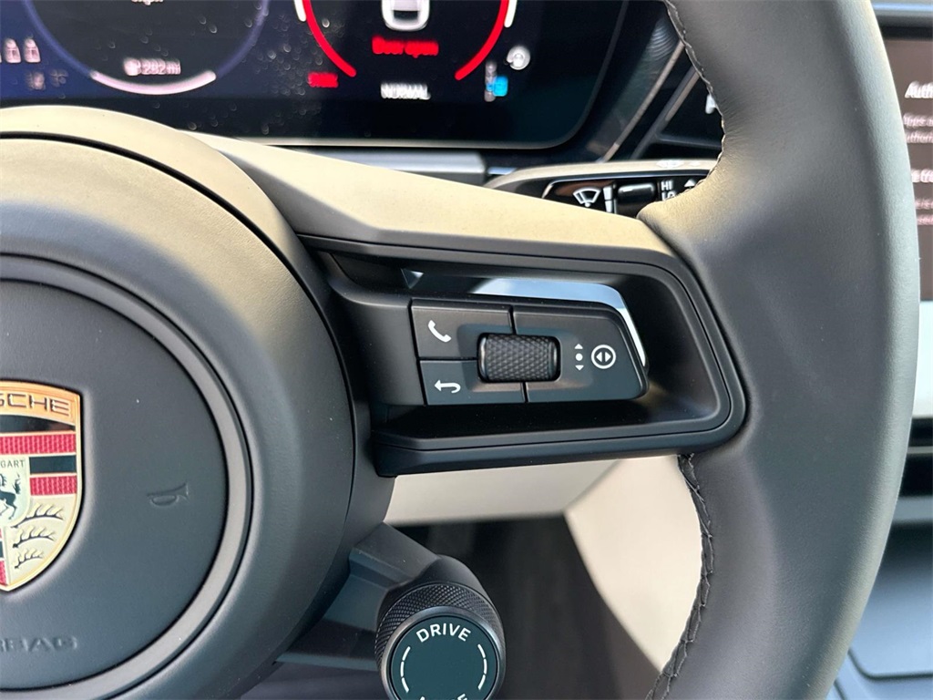 2025 Porsche Macan Electric photo 26