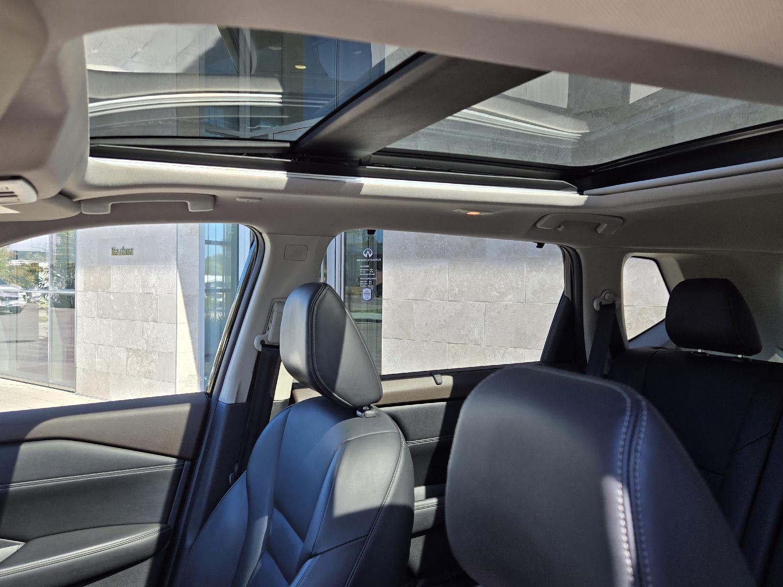 2023 Nissan Rogue SV photo 4