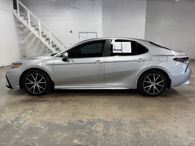 2024 Toyota Camry Hybrid SE photo 4