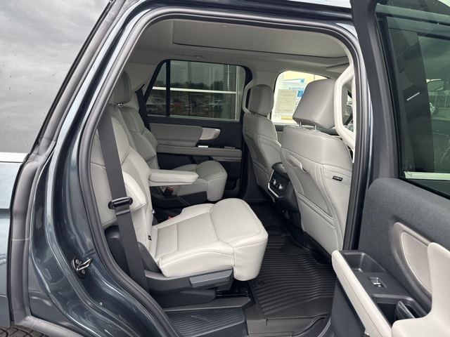 2025 Ford Expedition photo 27