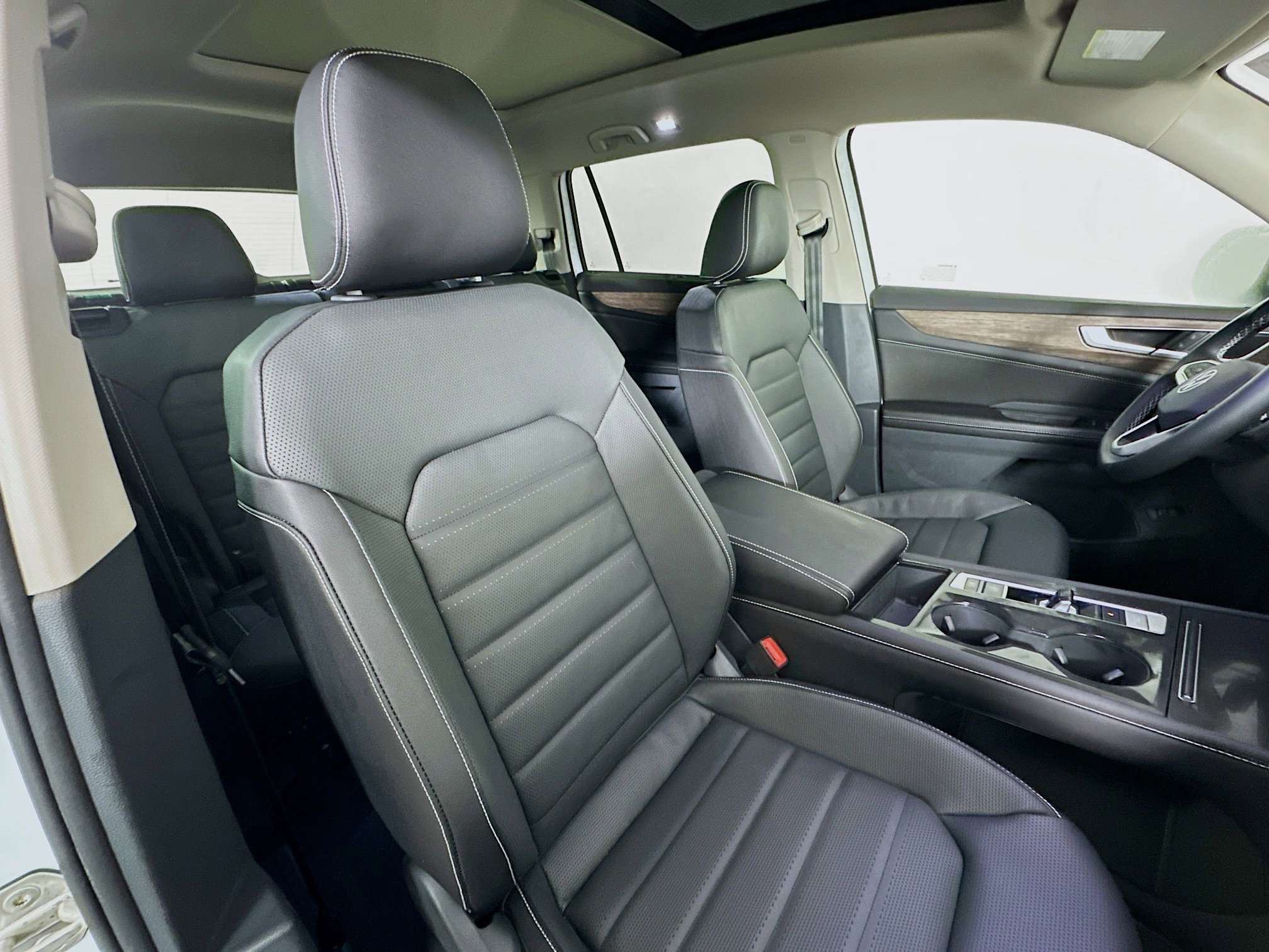 2025 Volkswagen Atlas SEL photo 27