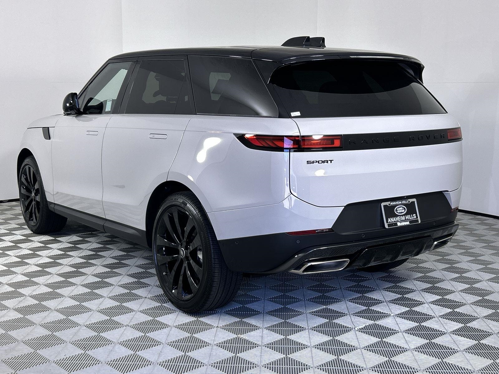 2025 Land Rover Range Rover Sport SE photo 3