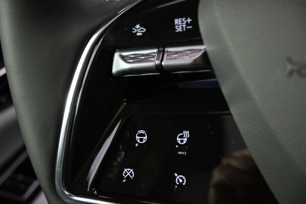 2025 Cadillac Optiq Luxury photo 27