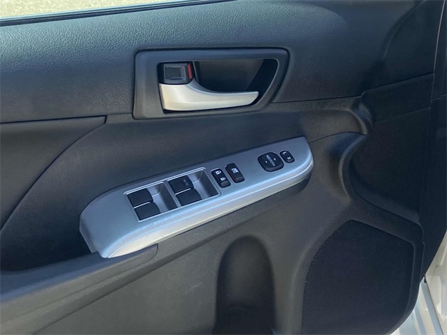 2013 Toyota Camry SE photo 11