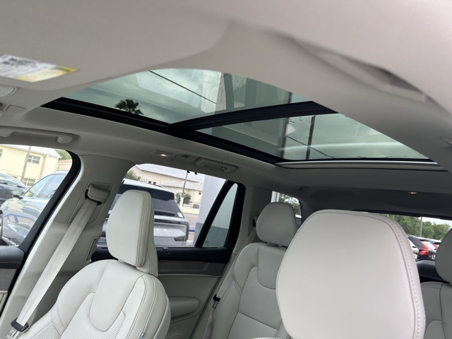2025 Volvo XC90 T8 AWD photo 14