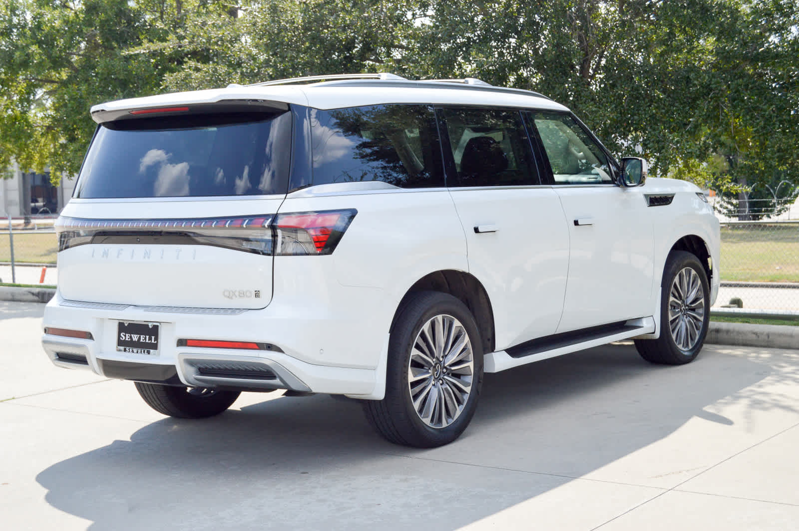 2025 Infiniti QX80 Sensory photo 4