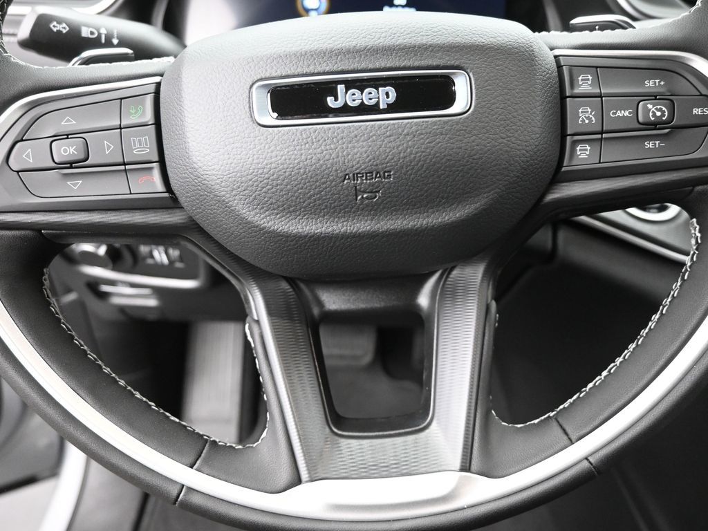 2025 Jeep Grand Cherokee Laredo X photo 12