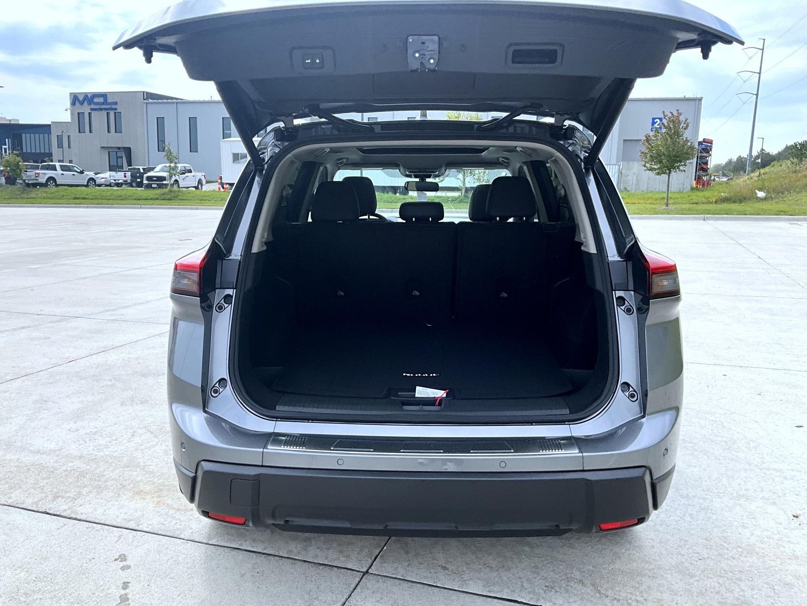 2026 Nissan Rogue SV photo 9