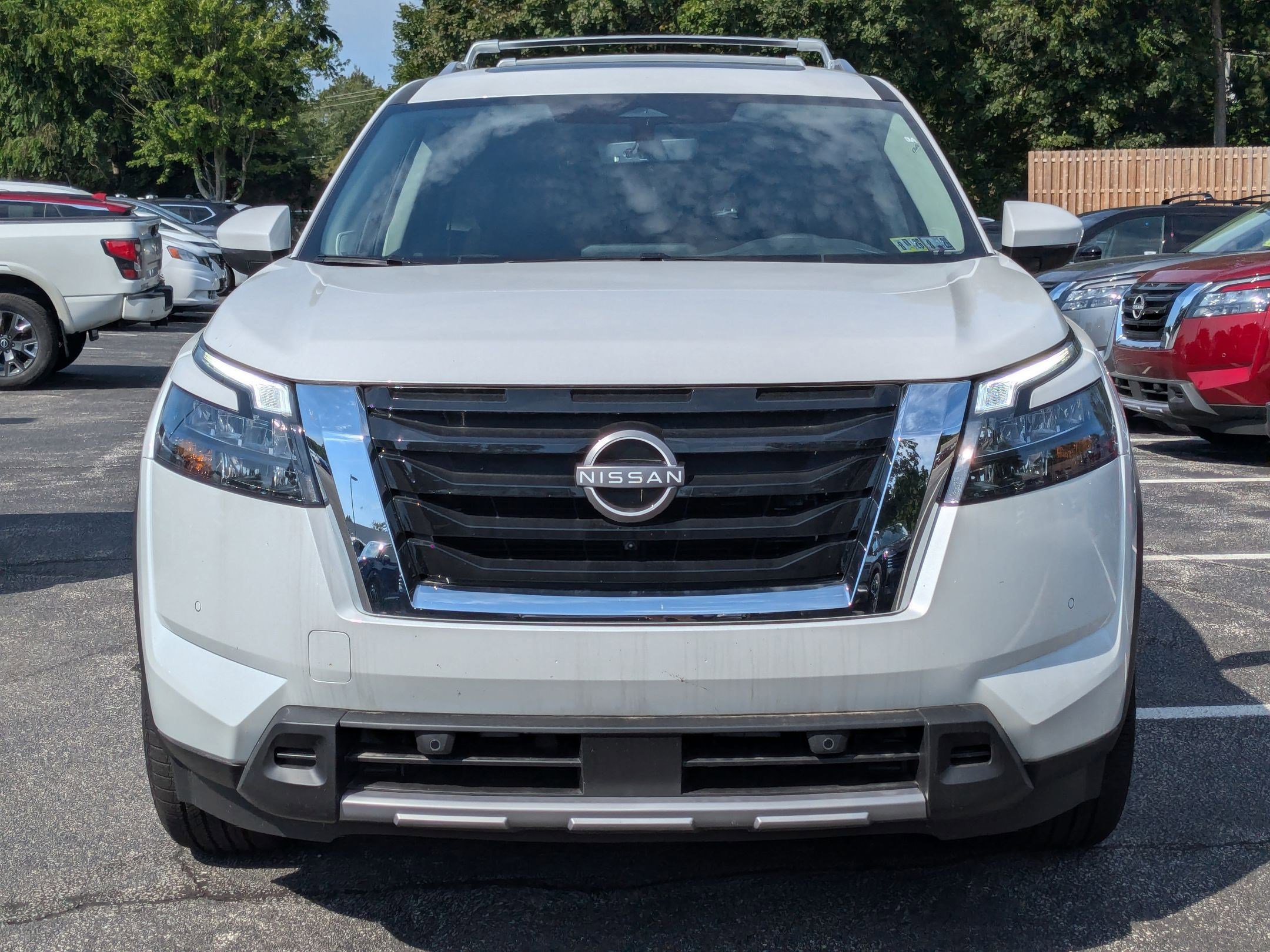 2025 Nissan Pathfinder SL photo 5