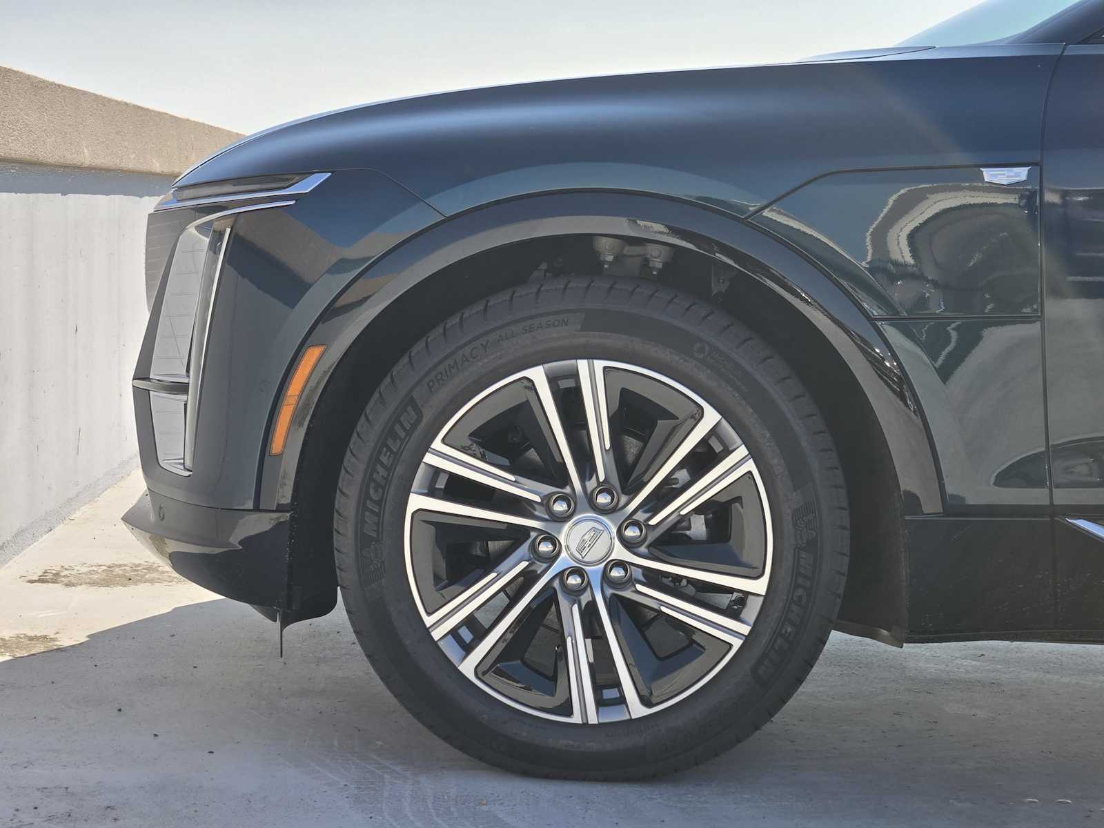 2025 Cadillac Lyriq Luxury photo 4