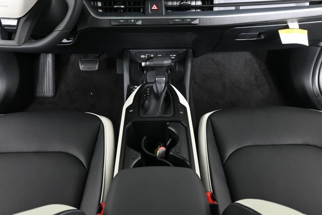 2025 Kia K4 GT-Line photo 13