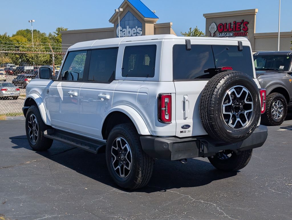 2025 Ford Bronco Outer Banks photo 4