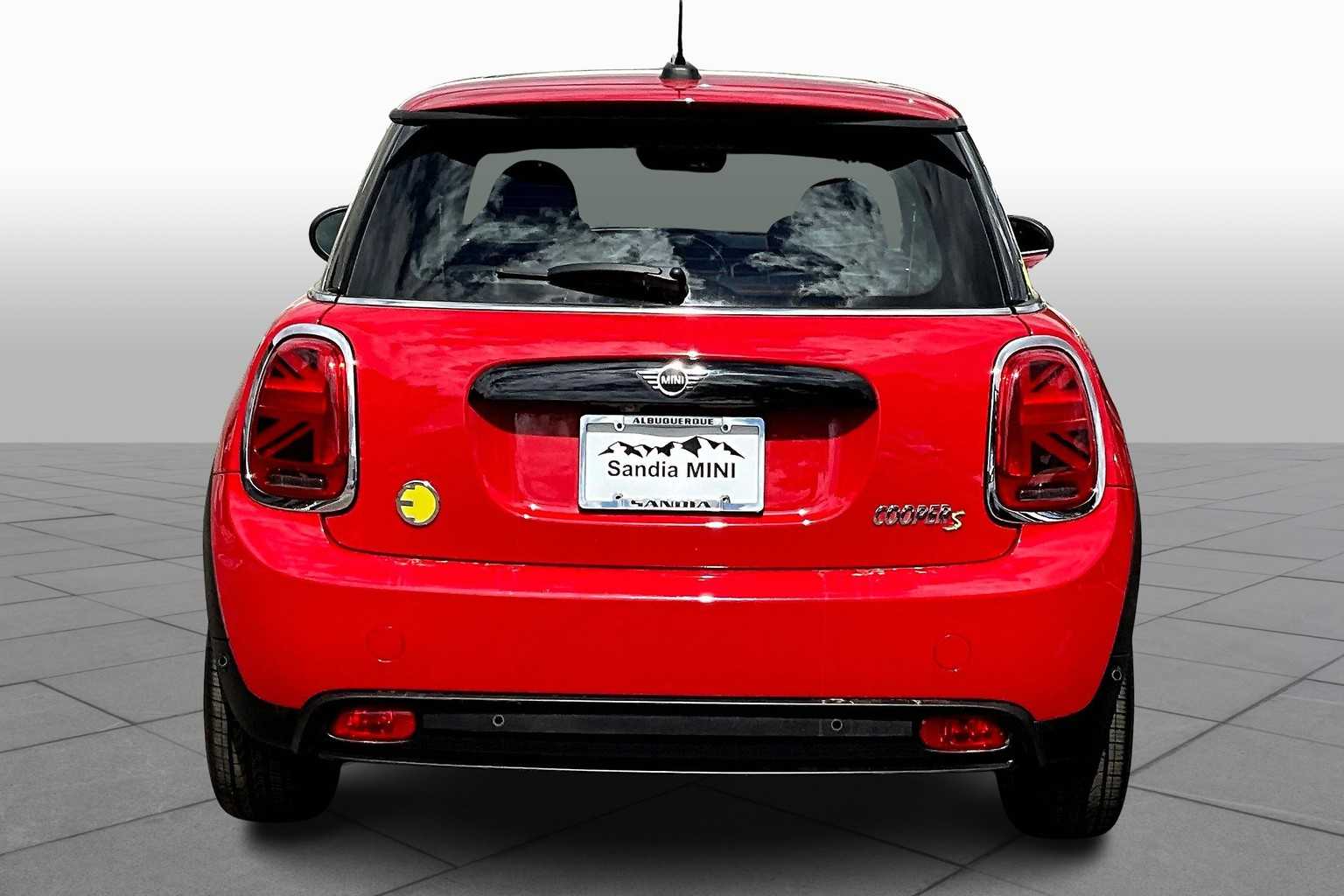 2024 Mini Cooper 2 Door Hardtop SE photo 4
