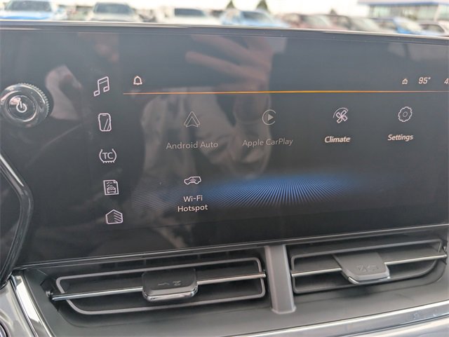 2025 Chevrolet Trax LT photo 16