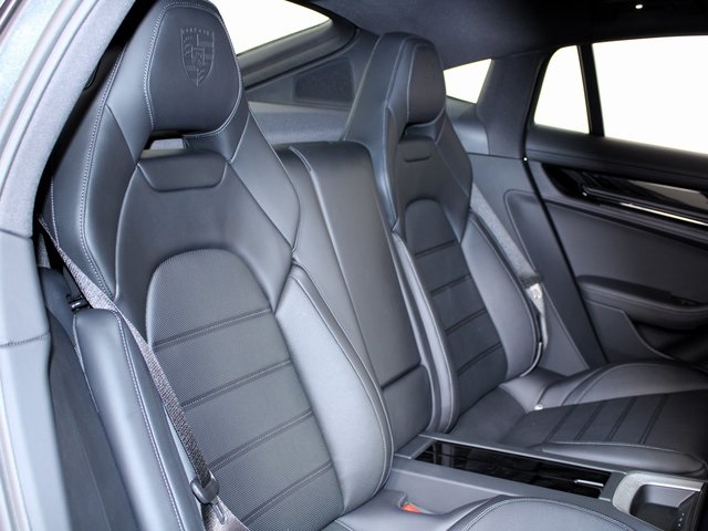 2025 Porsche Panamera 4 photo 24