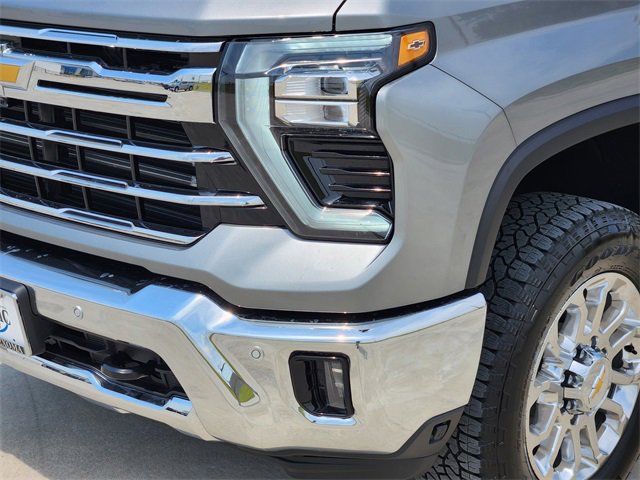 2025 Chevrolet Silverado 2500HD LTZ photo 6